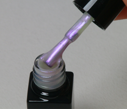 cat eye effect nail polish