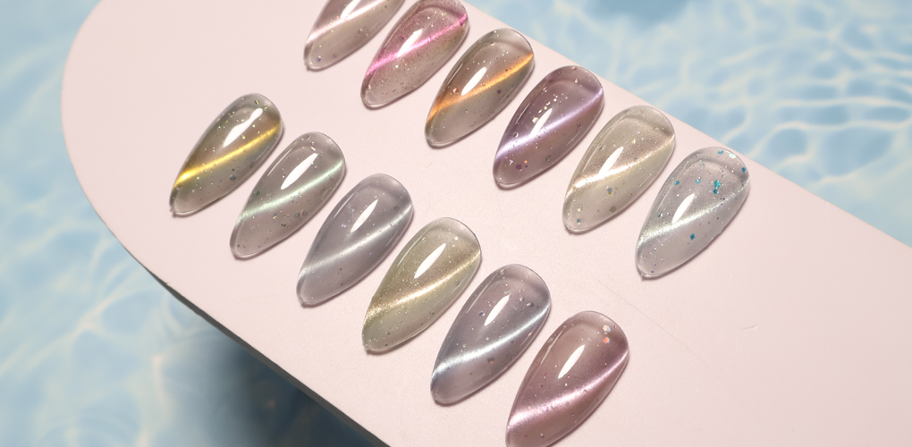 cat eye nails with glitter